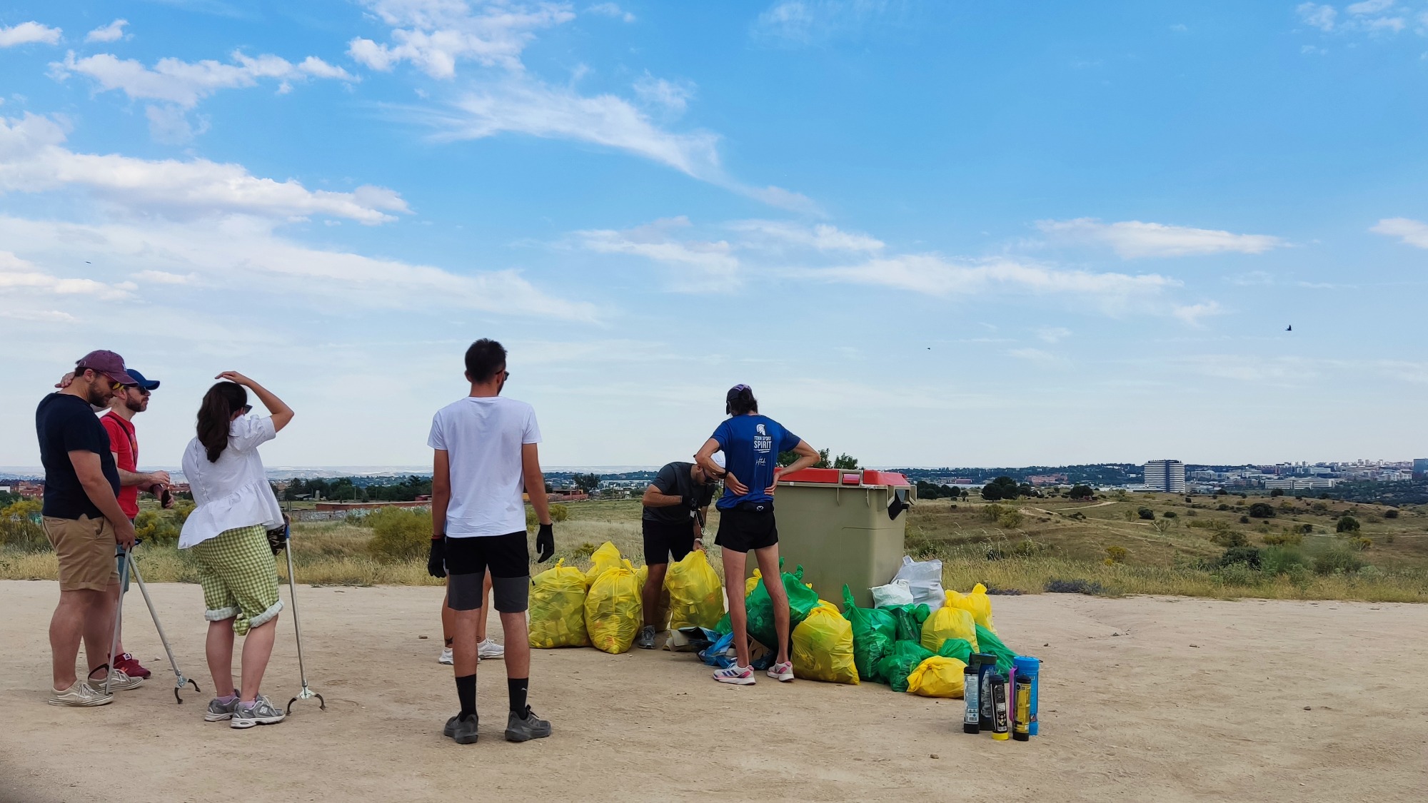 Voluntariado corporativo con propósito: nuestra recogida con Proyecto LIBERA