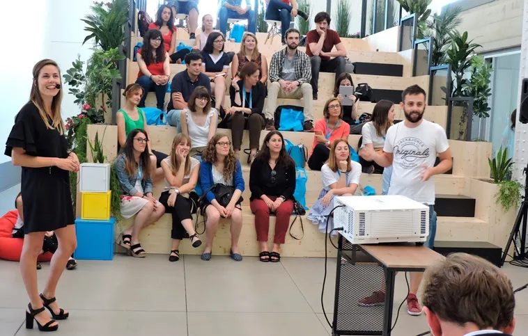 Salimos un rato de la cueva. ¿Te vienes? (2/2)