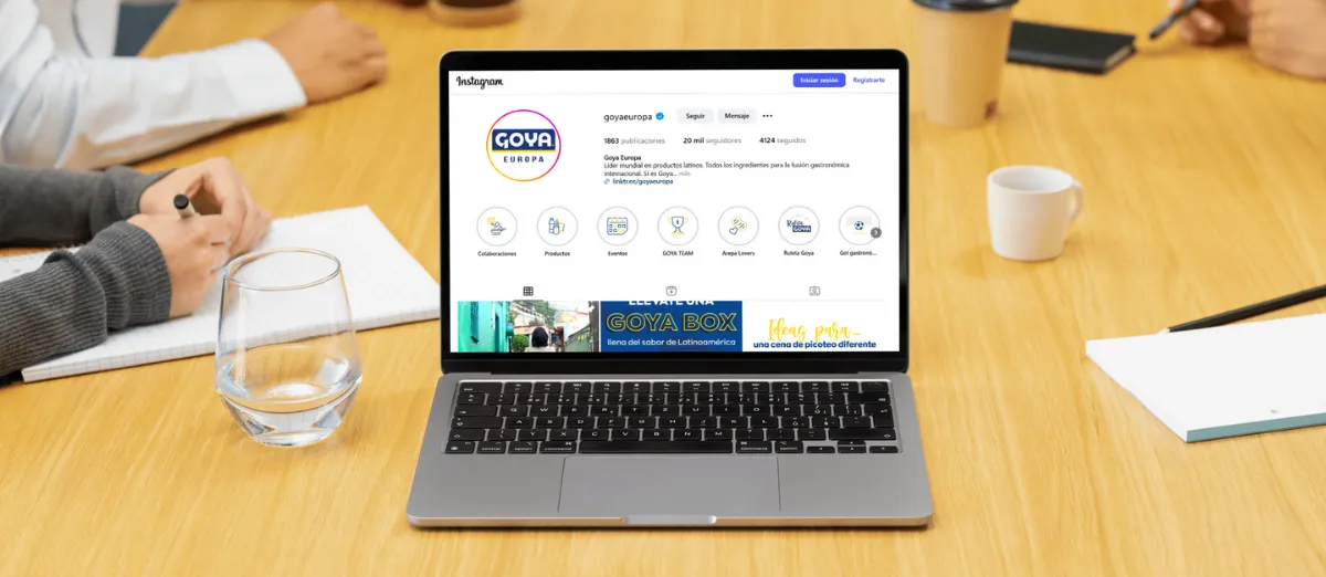 ordenador con la web de Goya Europa en pantalla